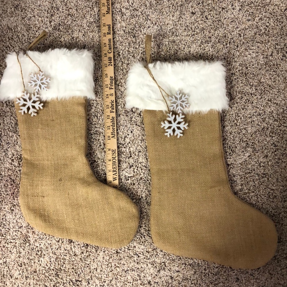 NWOT: 3 burlap lined stockings. 4”white fuzzy cuff
